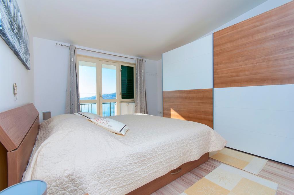 Apartment Lelas Omiš Kültér fotó