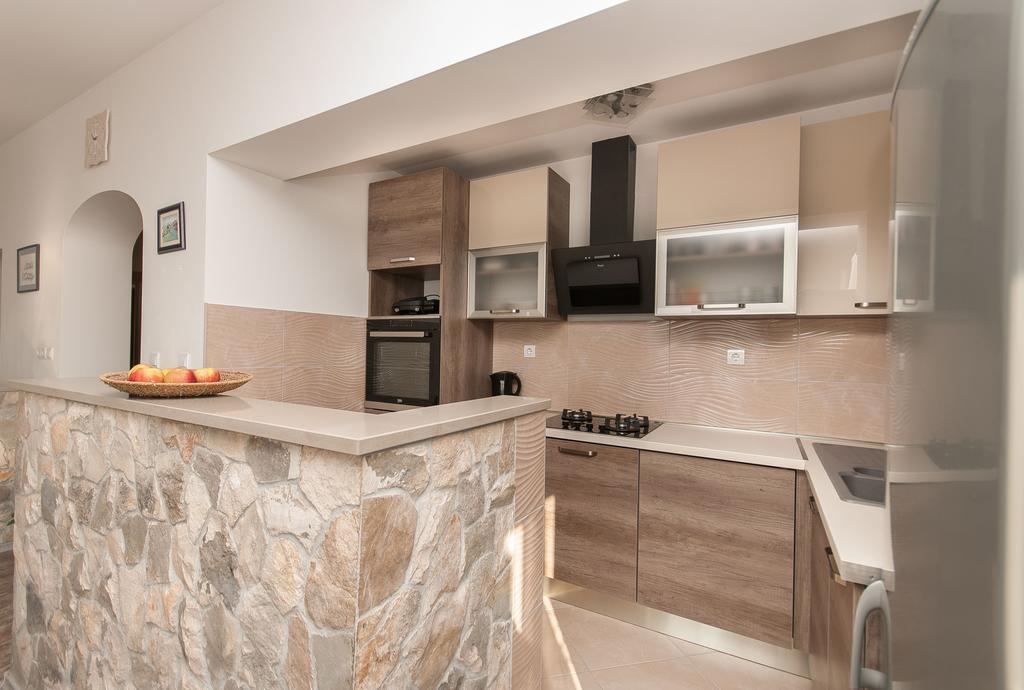 Apartment Lelas Omiš Kültér fotó
