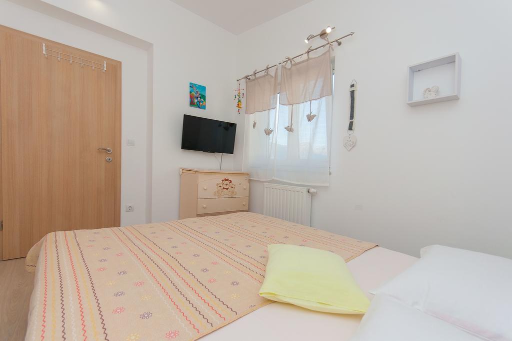 Apartment Lelas Omiš Kültér fotó