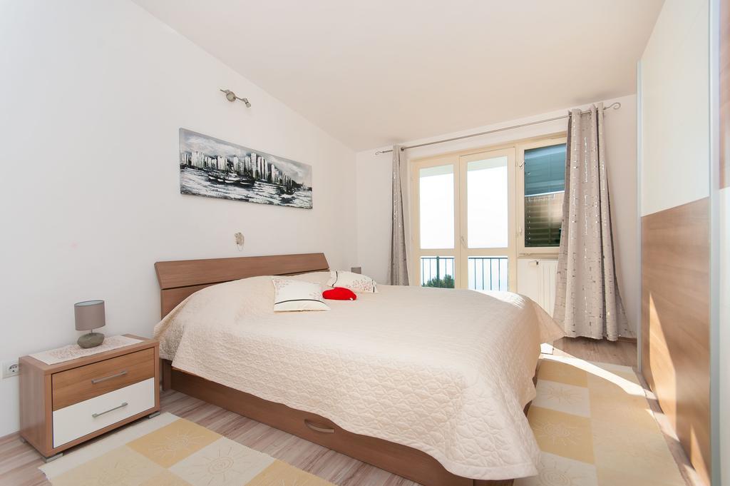 Apartment Lelas Omiš Kültér fotó